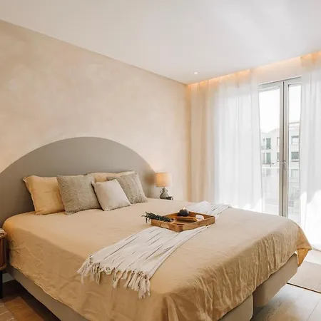 Talamone - 2 Bedrooms And Balcony In Alvalade Lejlighed