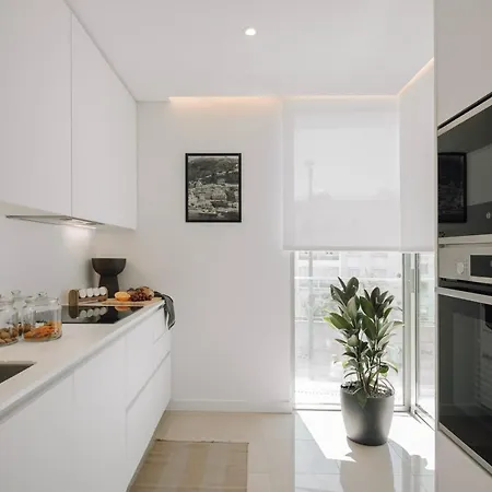 Апартаменты Talamone - 2 Bedrooms And Balcony In Alvalade