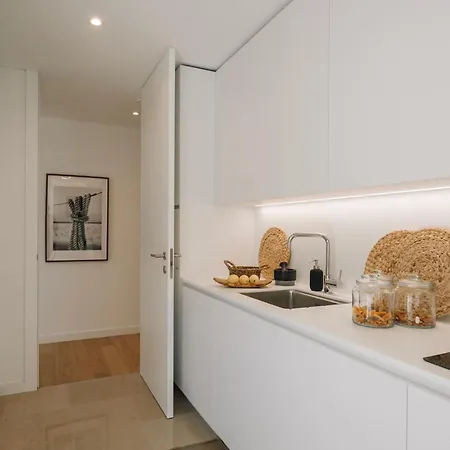 Апартаменты Talamone - 2 Bedrooms And Balcony In Alvalade *