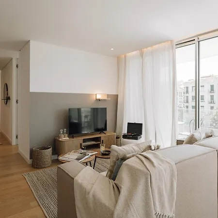 Апартаменты Talamone - 2 Bedrooms And Balcony In Alvalade Лиссабон